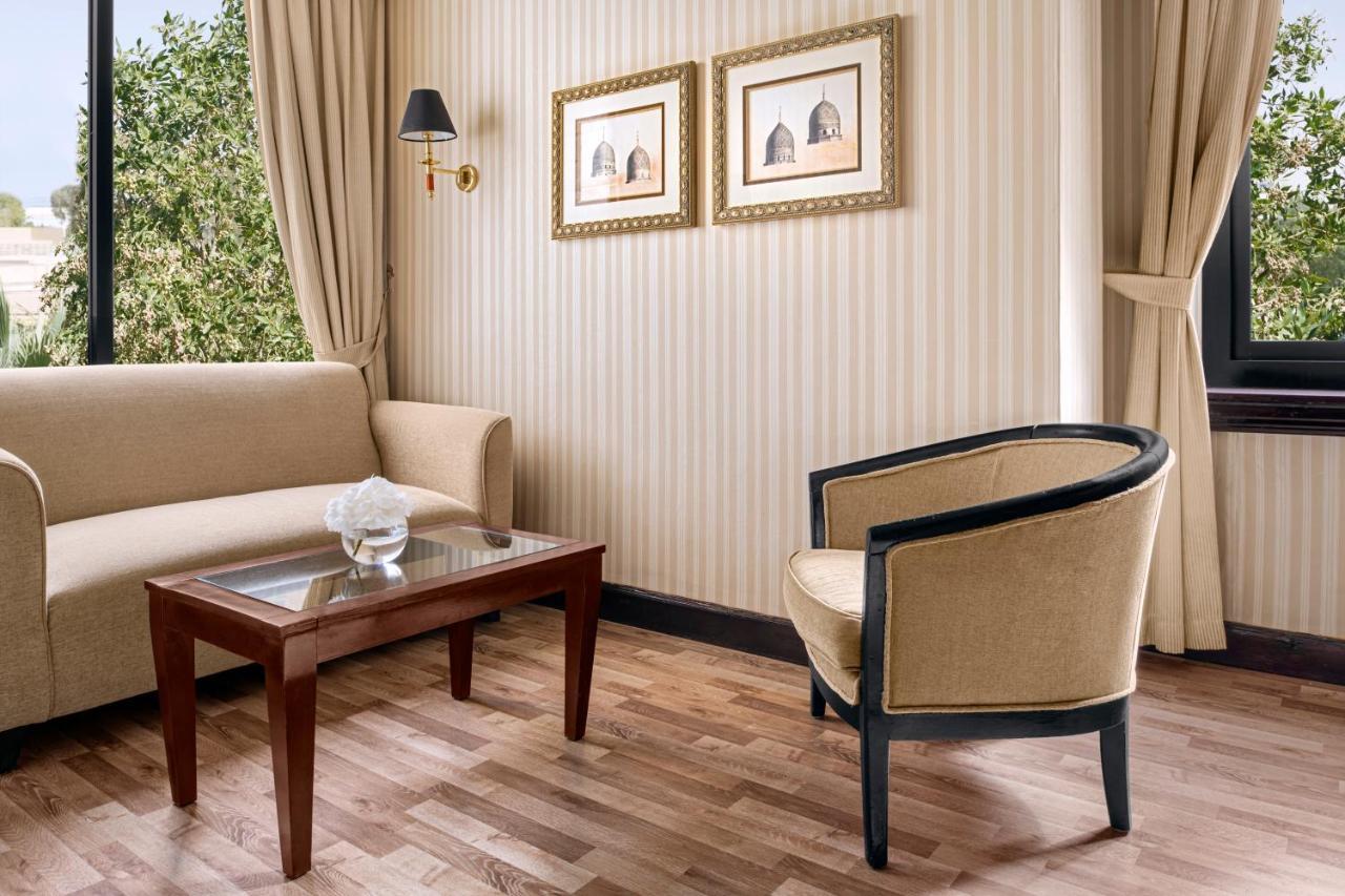 利雅得洲际酒店 利雅德 外观 照片 A room at the hotel