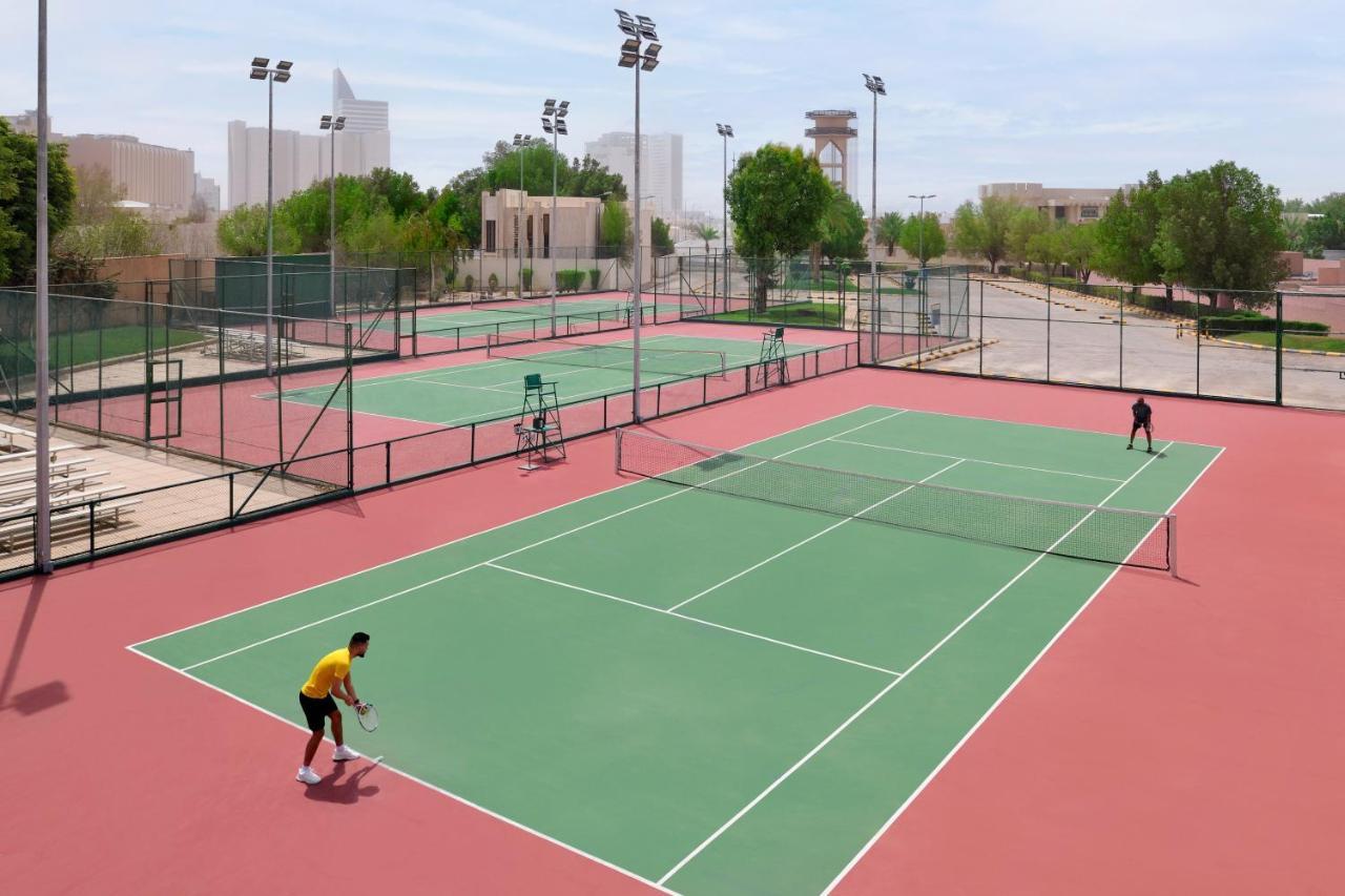 利雅得洲际酒店 利雅德 外观 照片 Tennis courts at the Arizona State University Tennis and Swim Center