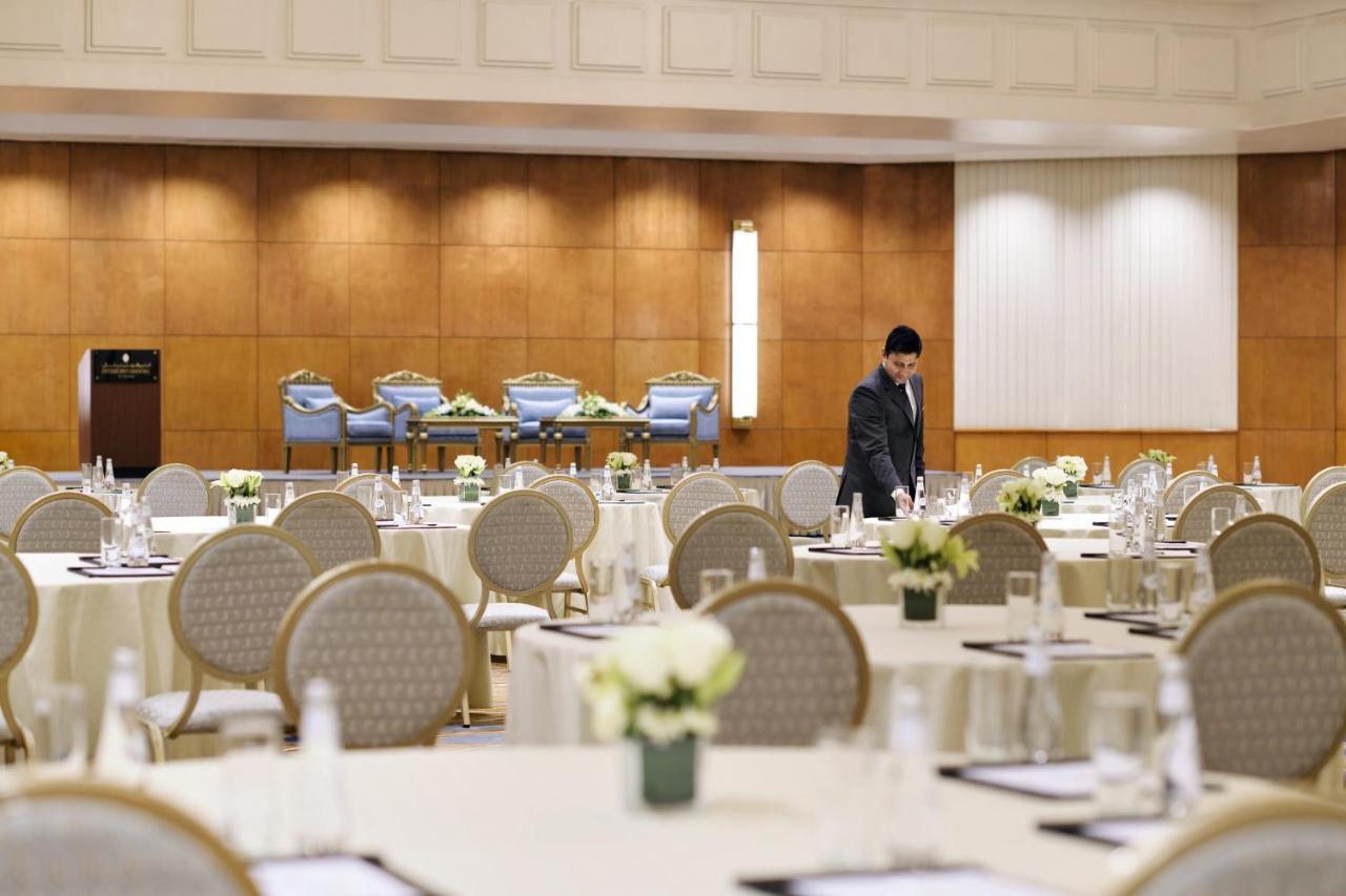 利雅得洲际酒店 利雅德 外观 照片 A meeting room at the hotel