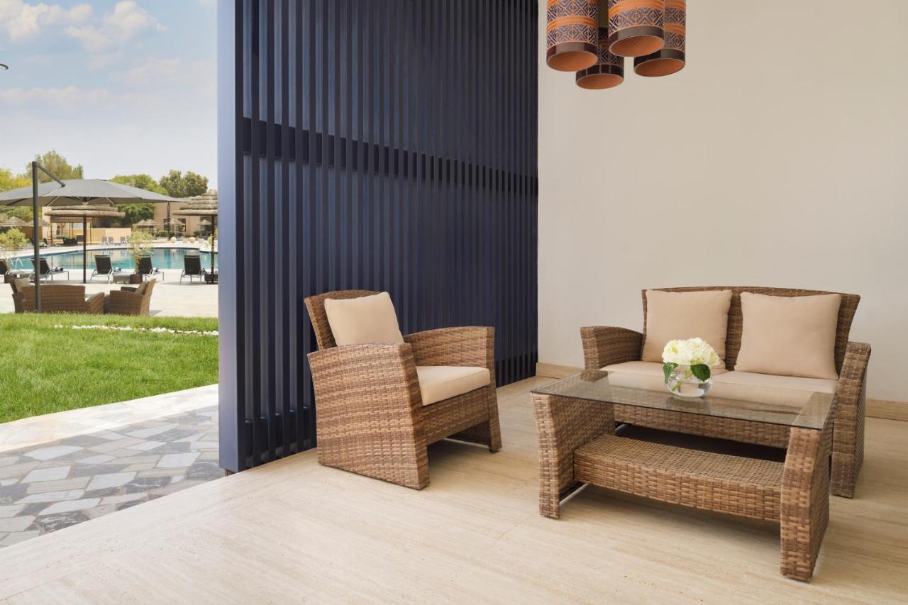利雅得洲际酒店 利雅德 外观 照片 Outdoor furniture