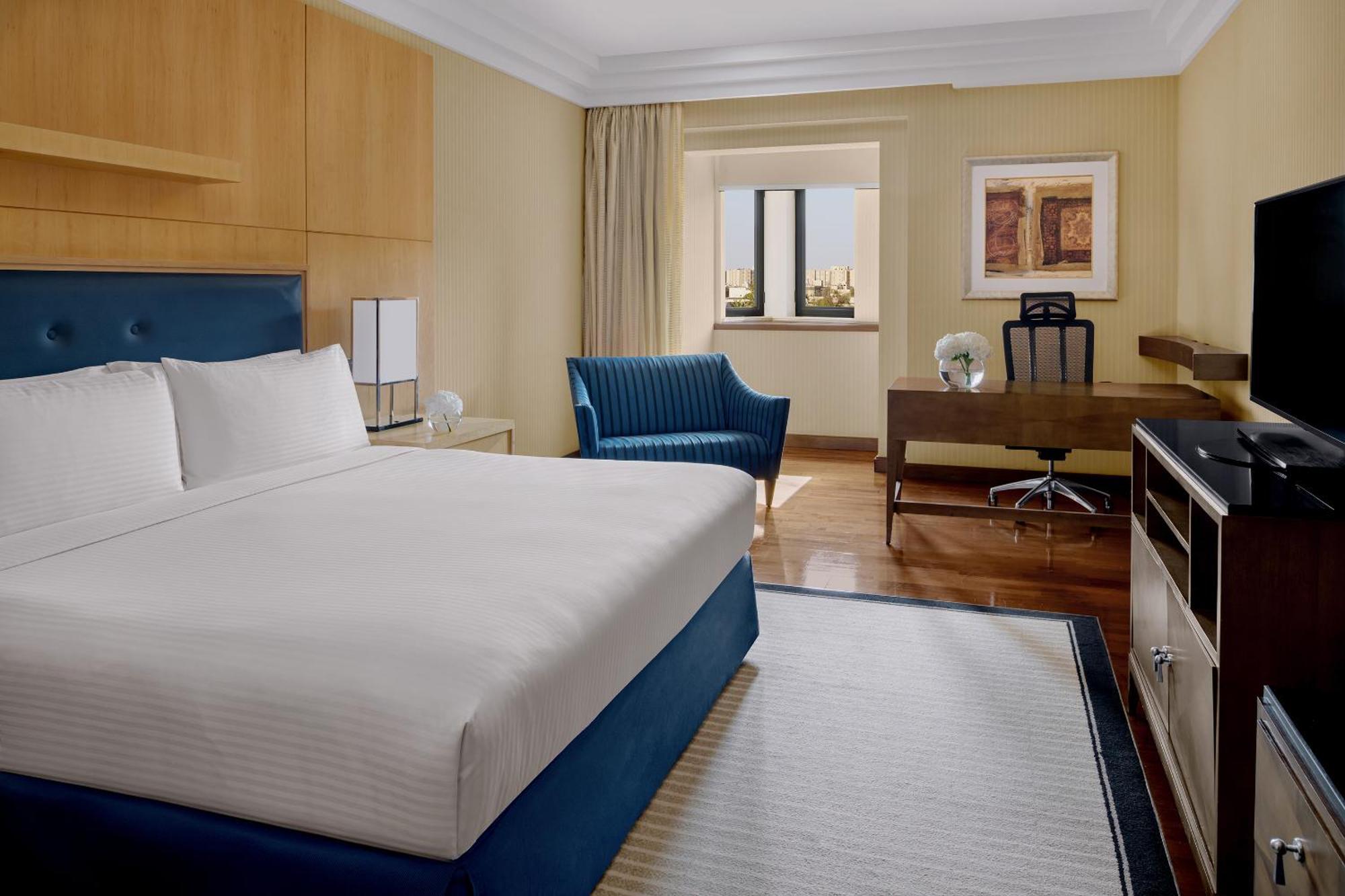 利雅得洲际酒店 利雅德 外观 照片 A room at the hotel