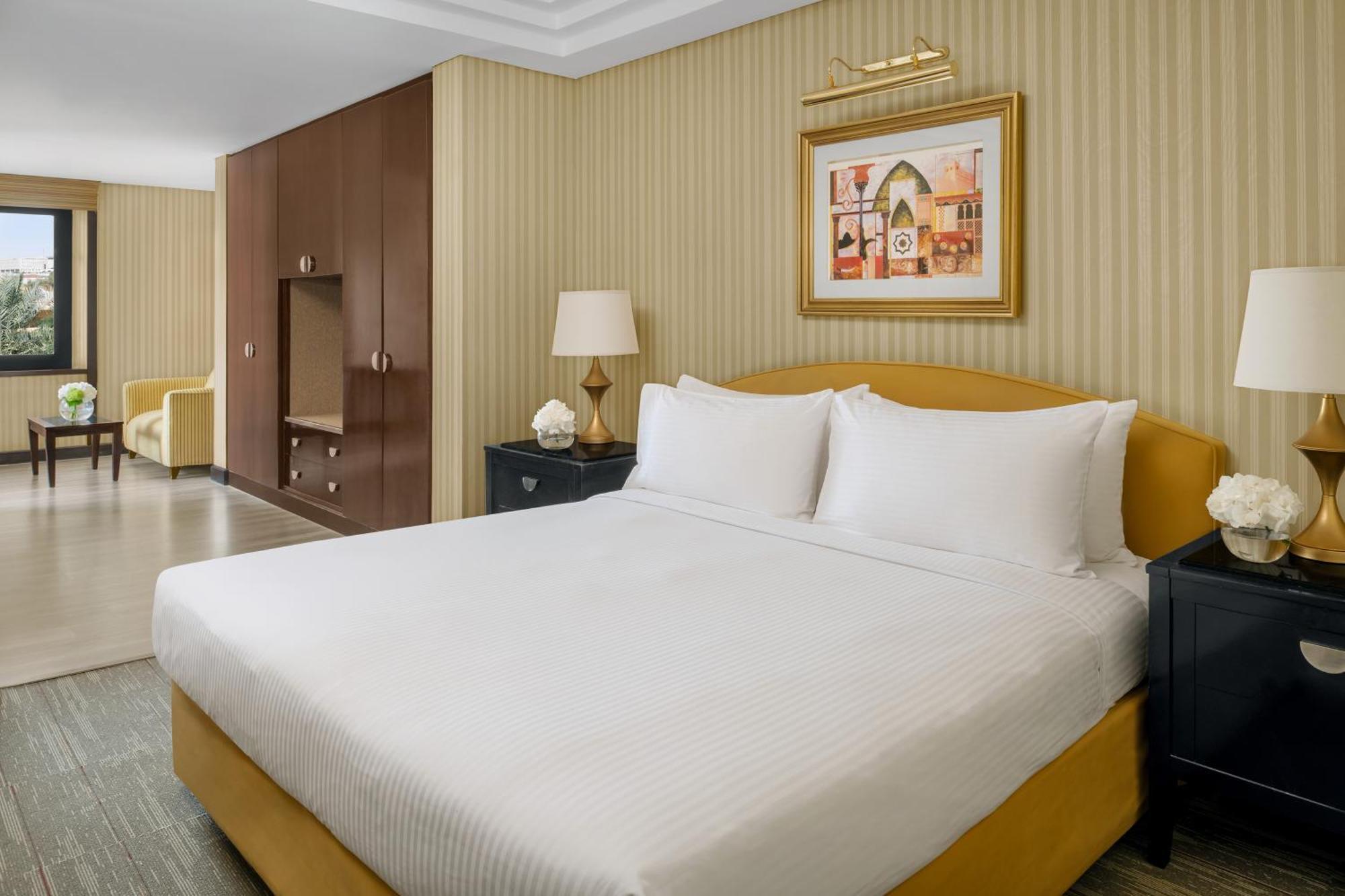 利雅得洲际酒店 利雅德 外观 照片 A bedroom at the hotel